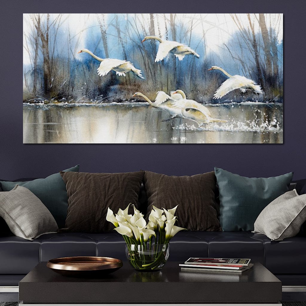 tablou canvas cu lebede albe zburand deasupra unui lac intr-un peisaj de iarna