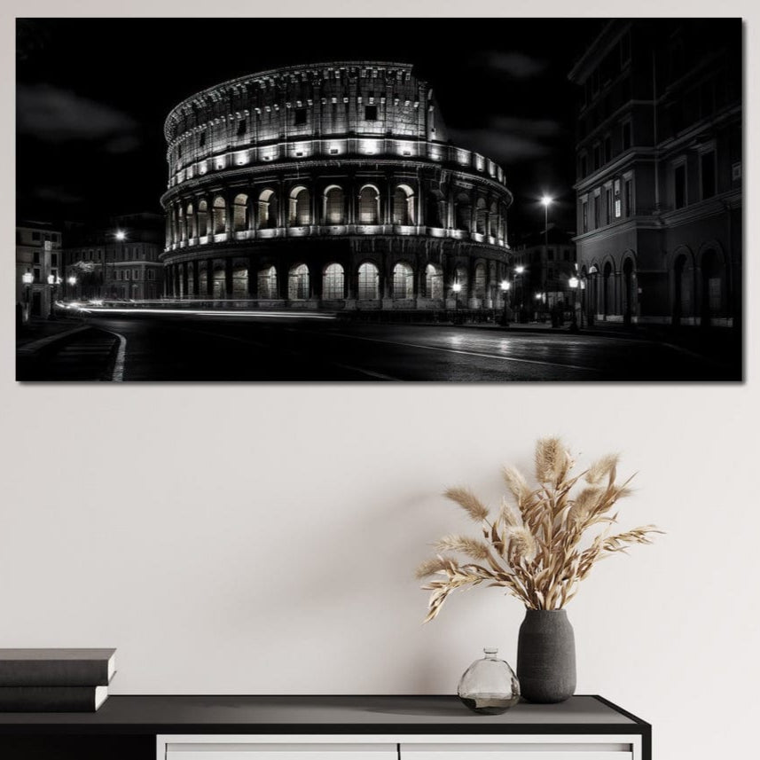 Tablou Canvas Premium, LuxCanva® O1034, Colosseumul in Tacere, Etern, Noapte, Lumini, Roma, Italia, Amfiteatru, Turist, Gladiator, Orologiu, Istorie, Antichitate, Coloana, Birou, Living, Dormitor