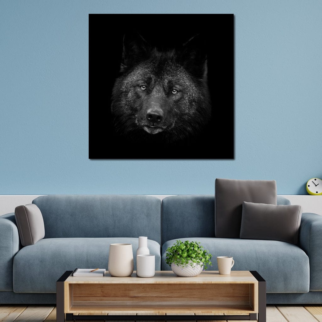 tablou canvas cu un cap de lup, redat in nuante de alb si negru pe fundal intunecat