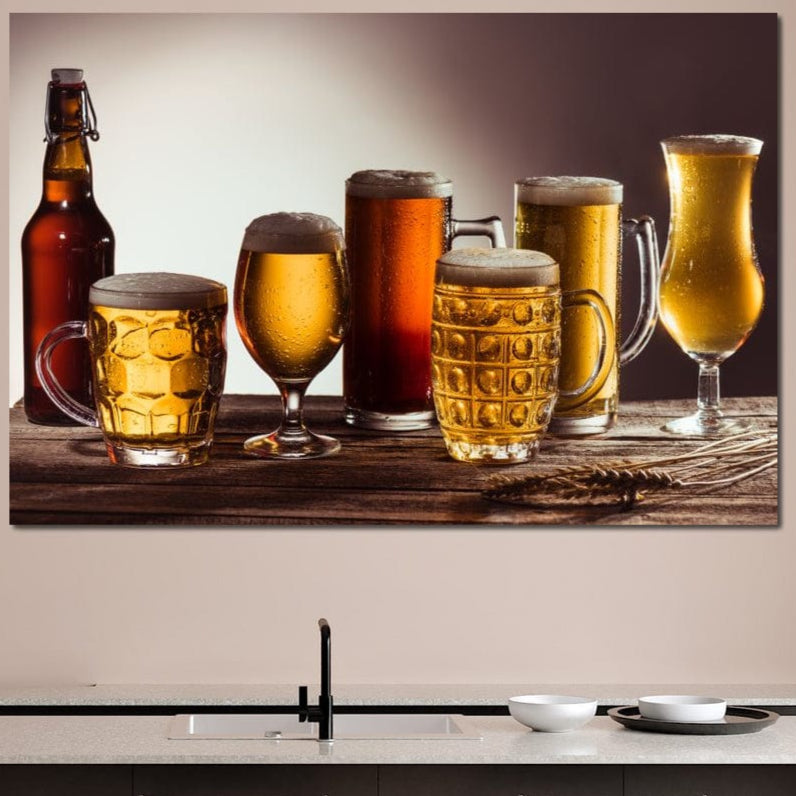 tablou canvas cu halbe si pahare de bere pe o masa de lemn, langa o sticla pe fundal rustic
