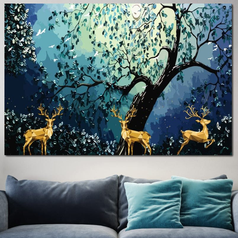 tablou canvas cu un peisaj de basm, cu trei cerbi de aur intr-o padure verde in lumina lunii, pe fundal nocturn si magic