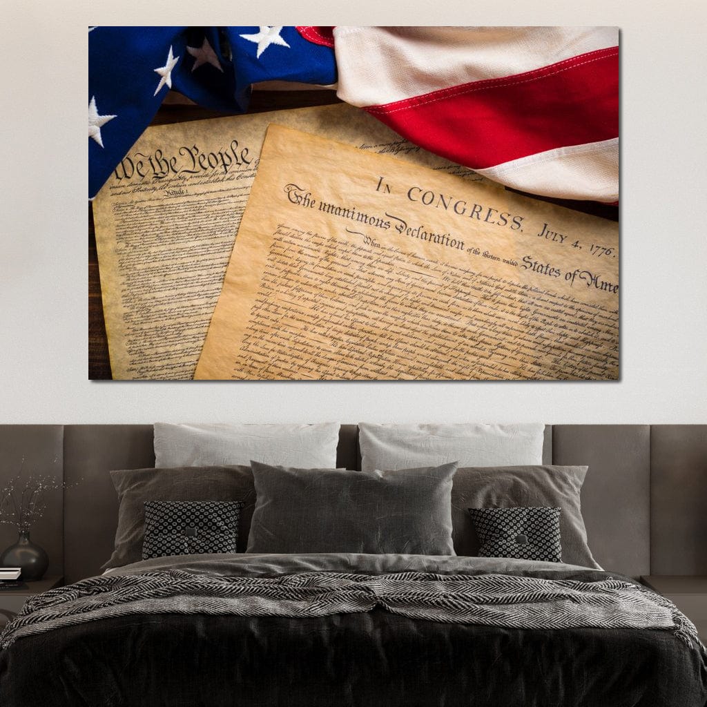 tabel canvas cu steagul american alaturi de Declaratia de Independenta si Constitutia Americii