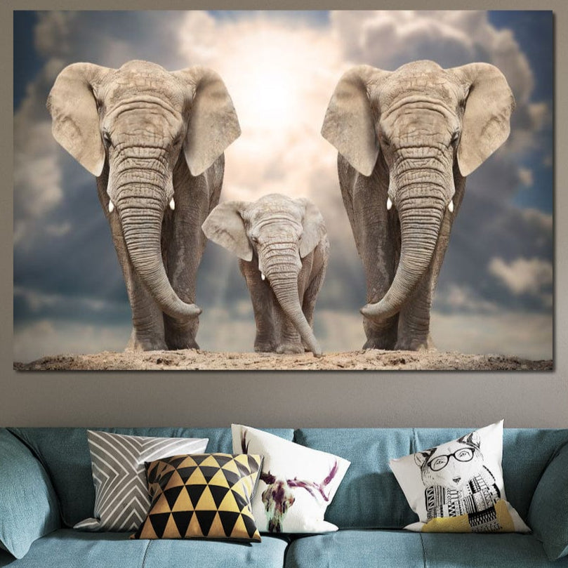 tablou canvas cu trei elefanti redati realist intr-o compozitie luminoasa, pe fundal cu cer albastru si nori