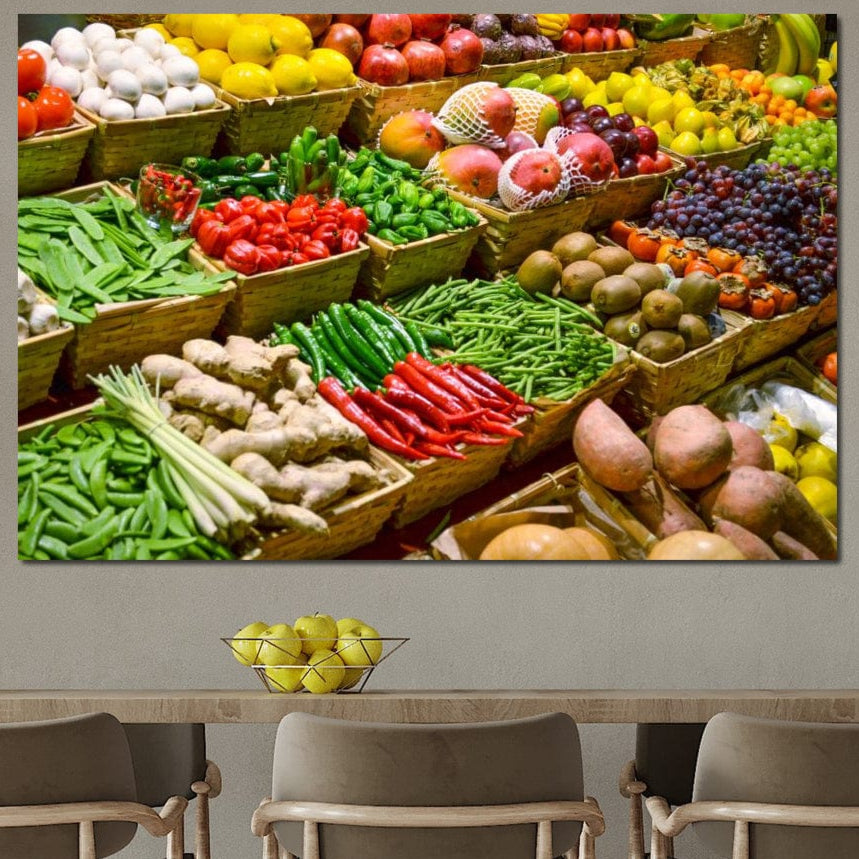 tablou canvas cu o piata de legume si fructe, asezate in cosuri separate