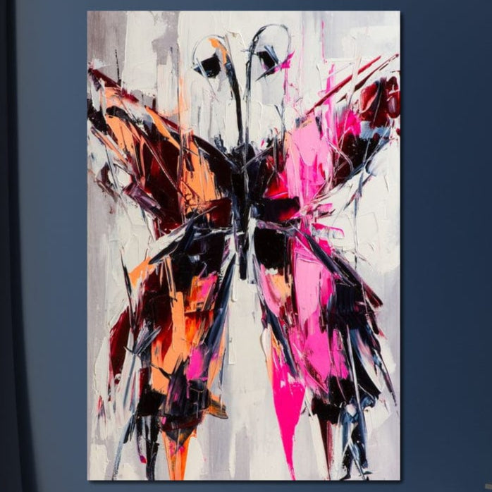 tablou canvas cu un fluture in culori intense de roz neon si portocaliu, pictat pe fundal alb texturat