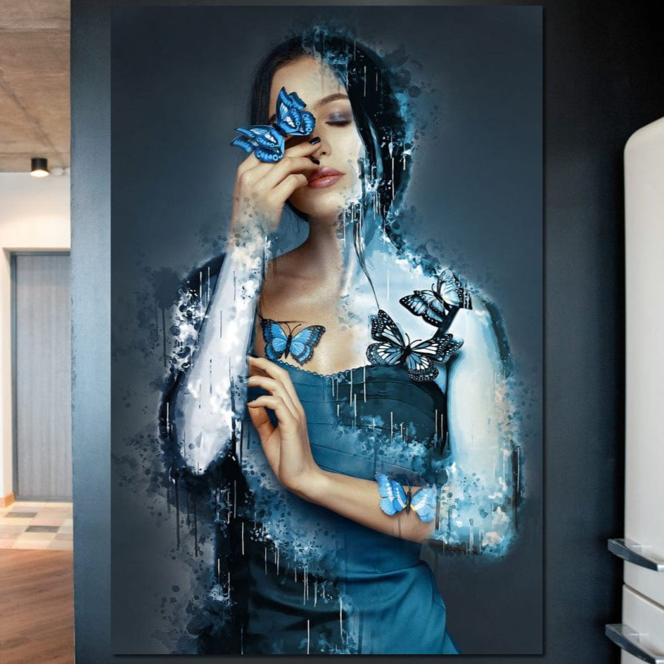 tablou canvas cu o femeie inconjurata de fluturi albastri, intr-o compozitie artistica in nuante reci