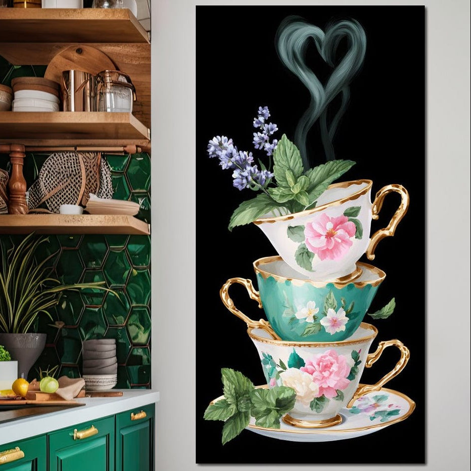 tablou canvas cu trei cesti suprapuse pentru ceai, cu manere aurii si ornate cu flori si frunze de menta, cu aburi in forma de inima, pe fundal negru