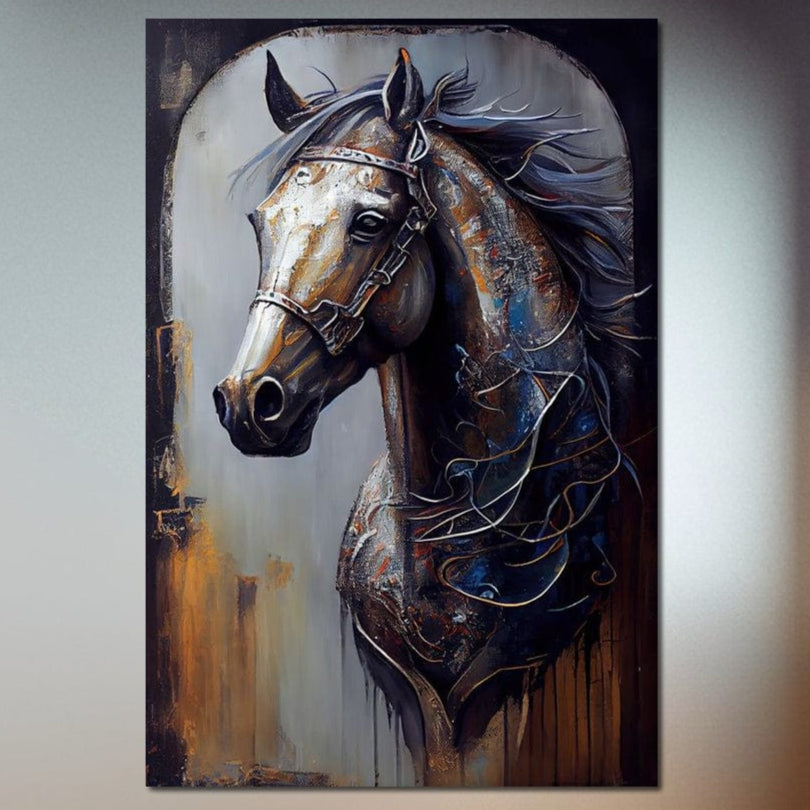 tablou canvas cu portretul unui cal maro, decorat cu ornamente argintii si pete de culoare albastra, pe fundal abstract pictat