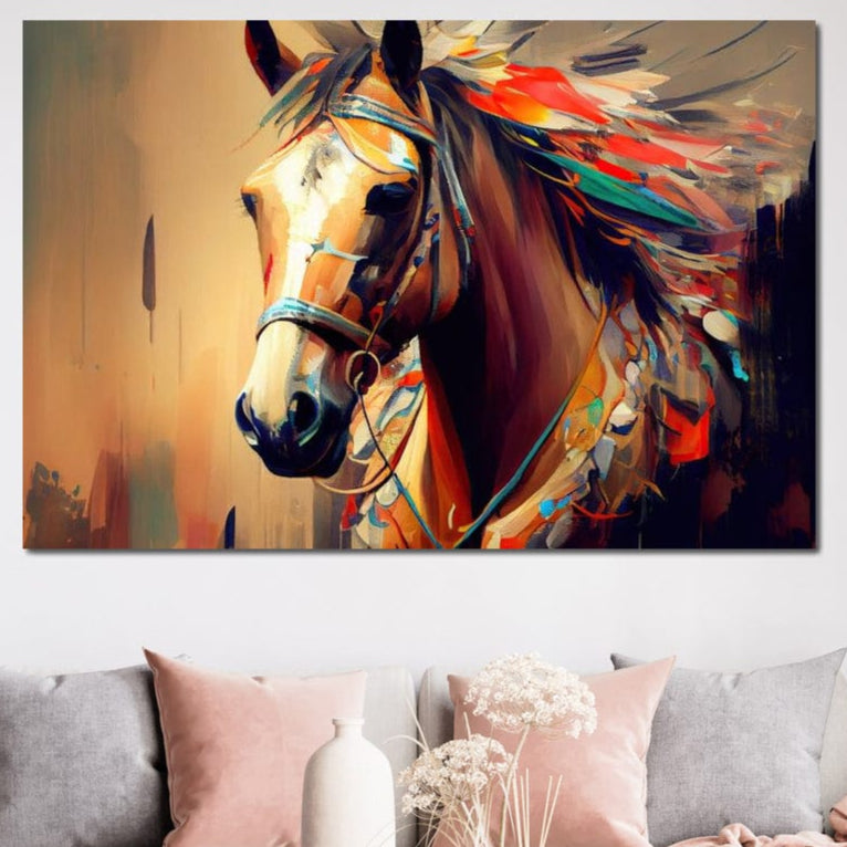 tablou canvas cu portretul unui cal, cu coama decorata cu ornamente colorate, pe fundal abstract pictat in nuante calde