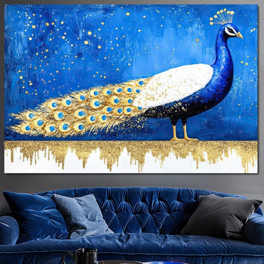 tablou canvas cu un paun elegant cu penaj auriu, pe fundal albastru inchis cu accente aurii