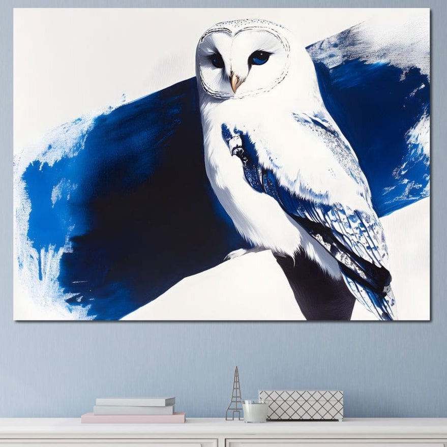 tablou canvas cu o bufnita alba eleganta, conturata pe fundal abstract in nuante de albastru stil cerneala