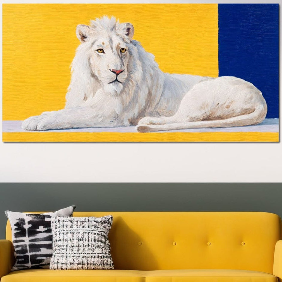 tablou canvas cu un leu alb asezat relaxat pe fundal colorat in galben si albastru