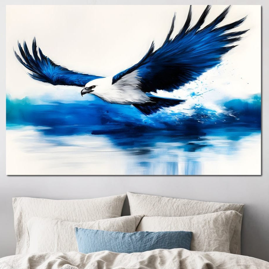 tablou canvas cu un vultur alb si albastru in zbor deasupra apei, pe fundal abstract stil pictura in acuarela