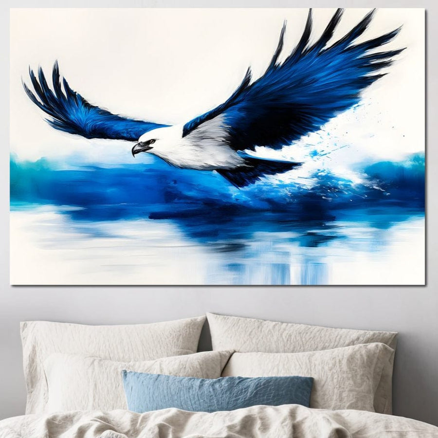 tablou canvas cu un vultur alb si albastru in zbor deasupra apei, pe fundal abstract stil pictura in acuarela