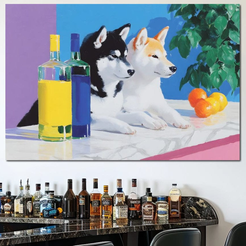 tablou canvas cu doi catelusi stilizati intr-un decor stil Pop Art, asezati la un bar alaturi de sticle colorate si fructe