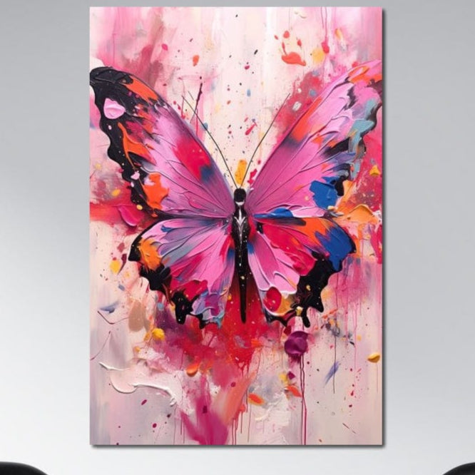 tablou canvas cu un fluture mare si roz, pe fundal abstract stil pictura in stropi de culoare