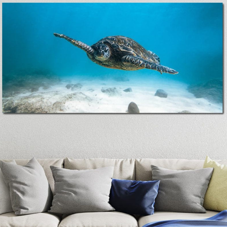 Tablou Canvas Premium LuxCanva® M1416, "Plutire in Infinit," cu testoasa in ocean, aduce liniste si energie spatiului tau, ideal pentru living, birou sau camera copil.