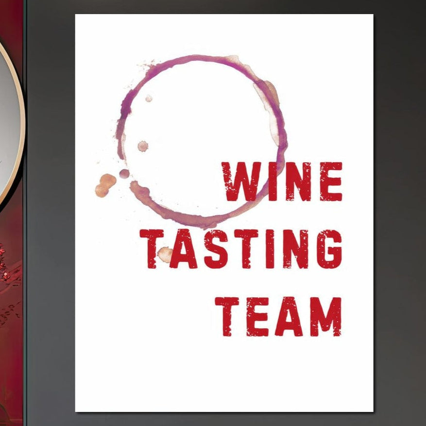 tablou canvas cu un cerc rosu, patat de vin, si un mesaj text rosu pe fundal alb