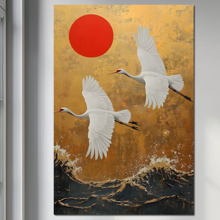 tablou canvas cu doi cocori albi zburand deasupra valurilor, sub un Soare rosu, pe fundal auriu texturat