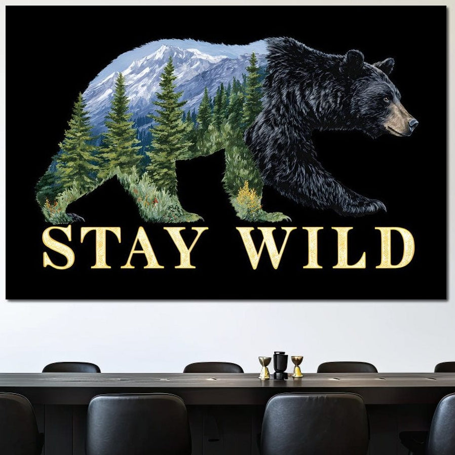 tablou canvas cu silueta unui urs, cuprinsa de un peisaj montan cu brazi si un text motivational, pe fundal negru