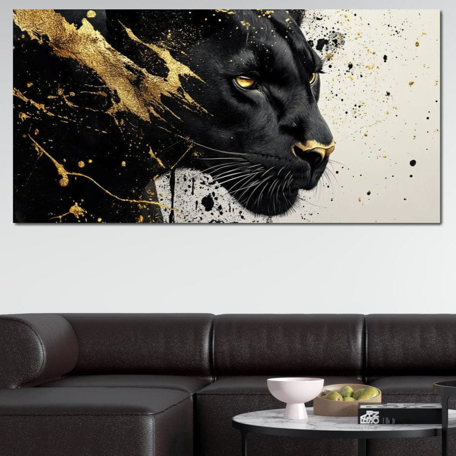 tablou canvas cu o pantera redata in tonuri intense de negru si auriu, pe fundal abstract cu stropi de culoare
