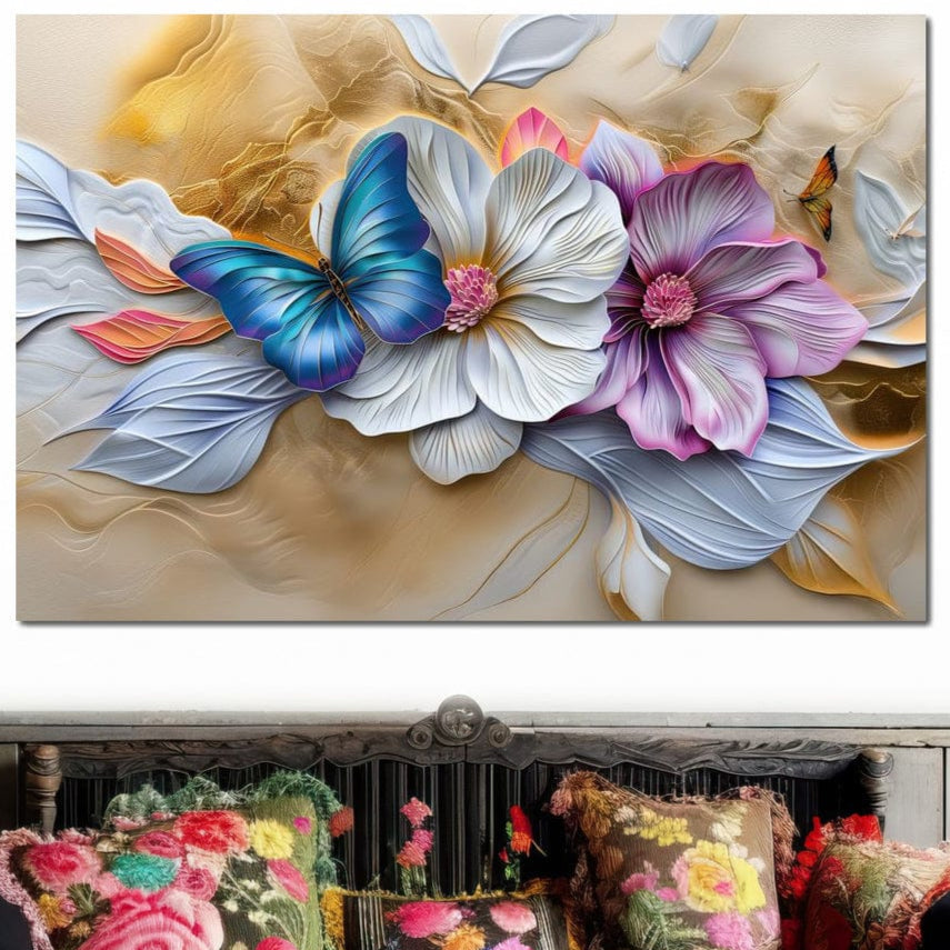 tablou canvas cu un fluture albastru printre flori mari pastelate in nuante de alb si mov, pe fundal bej abstract si sidefat