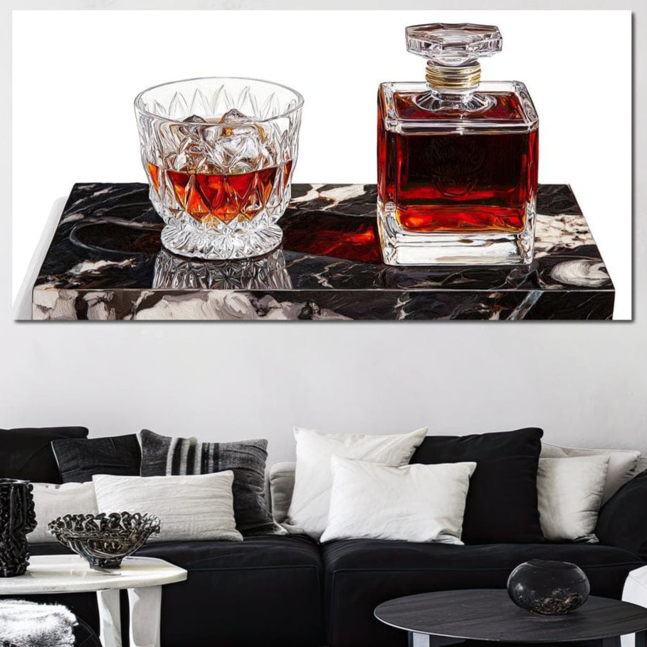 tablou canvas cu o sticla si un pahar de whisky cu gheata, pe o masa neagra de marmura, pe fundal deschis