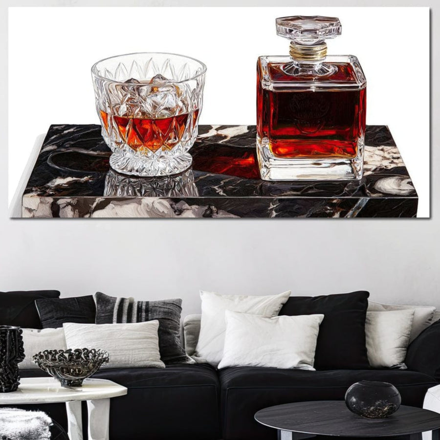 tablou canvas cu o sticla si un pahar de whisky cu gheata, pe o masa neagra de marmura, pe fundal deschis