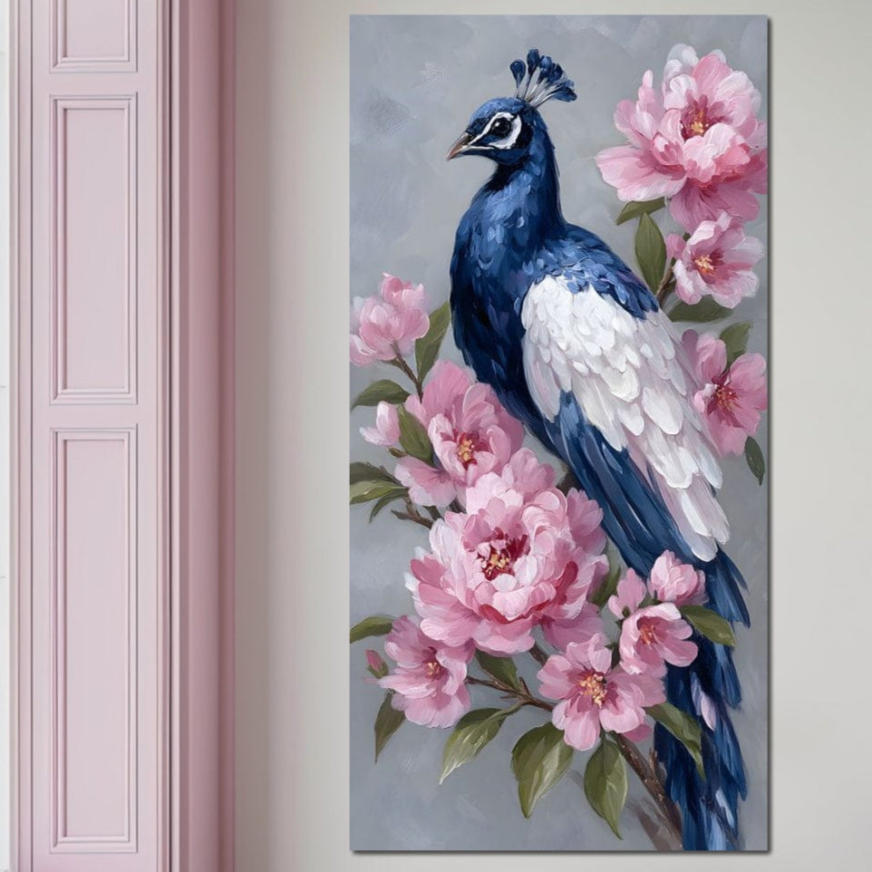 tablou canvas cu un paun elegant in nuante de albastru si alb, inconjurat de bujori roz, pe fundal simplu si romantic