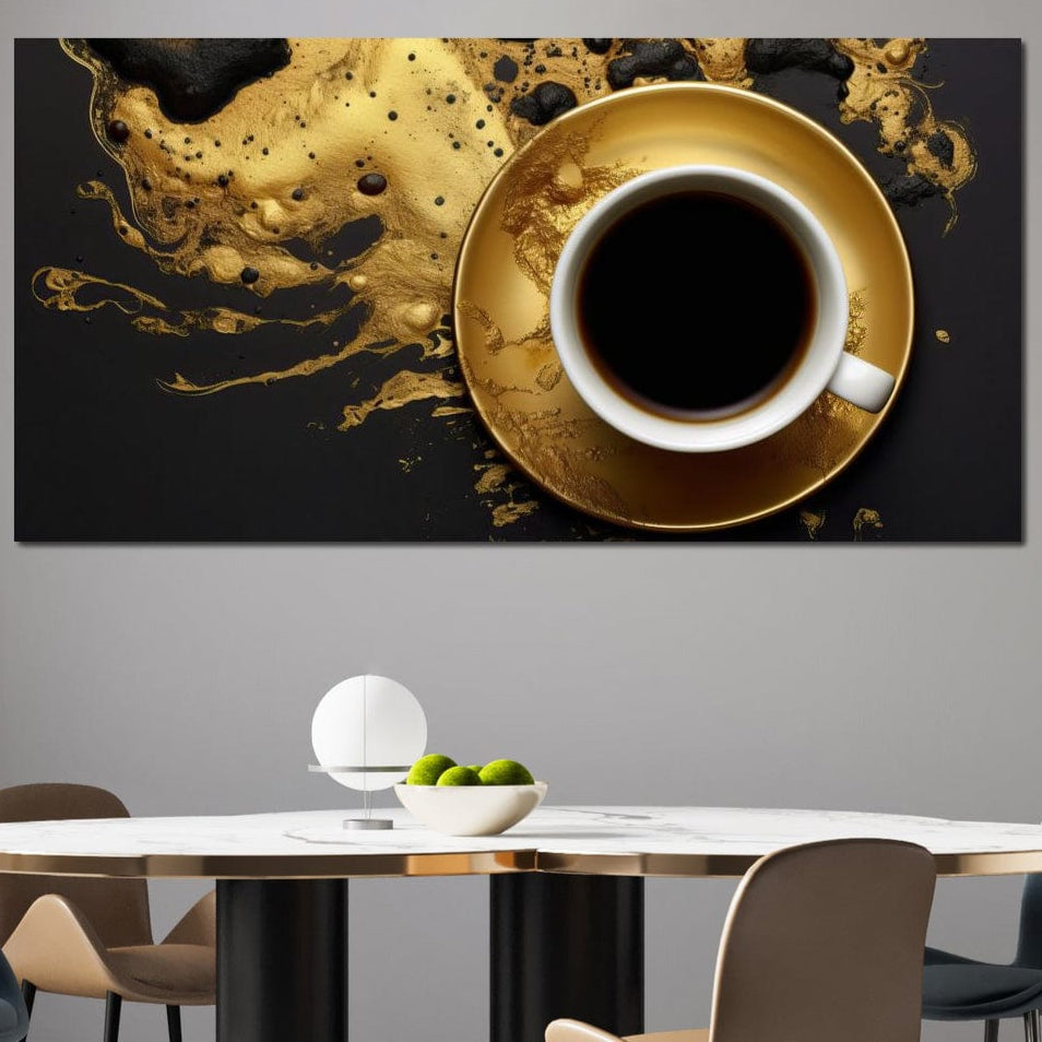 tablou canvas cu o ceasca de cafea espresso, pe o farfurie de aur, pe fundal intunecat cu accente aurii