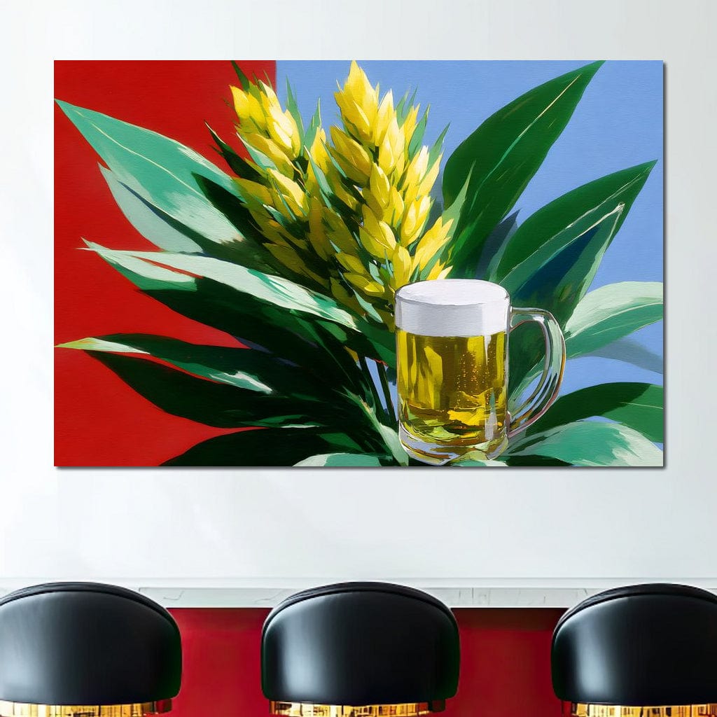 tablou canvas cu o halba de bere aurie cu spuma, pe fundal pictat in doua culori, cu flori si frunze de hamei 