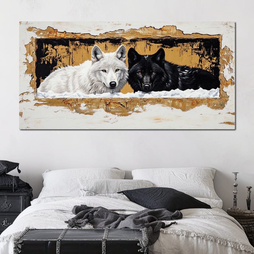 tablou canvas cu un lup alb si unul negru, pe fundal abstract in nuante de negru si auriu
