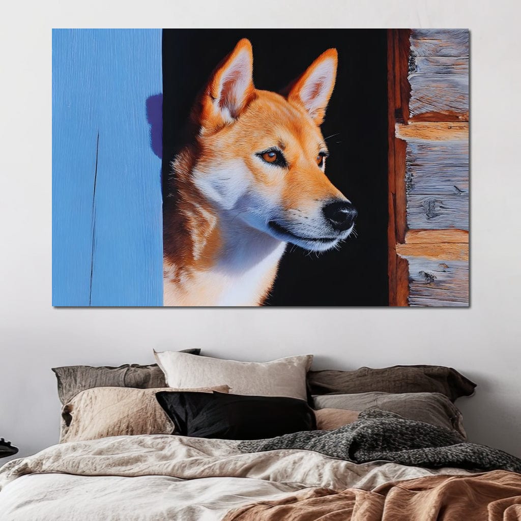 tablou canvas cu un caine cu blana roscata si alba, privind peste un gard rustic de lemn, in lumina calda de apus