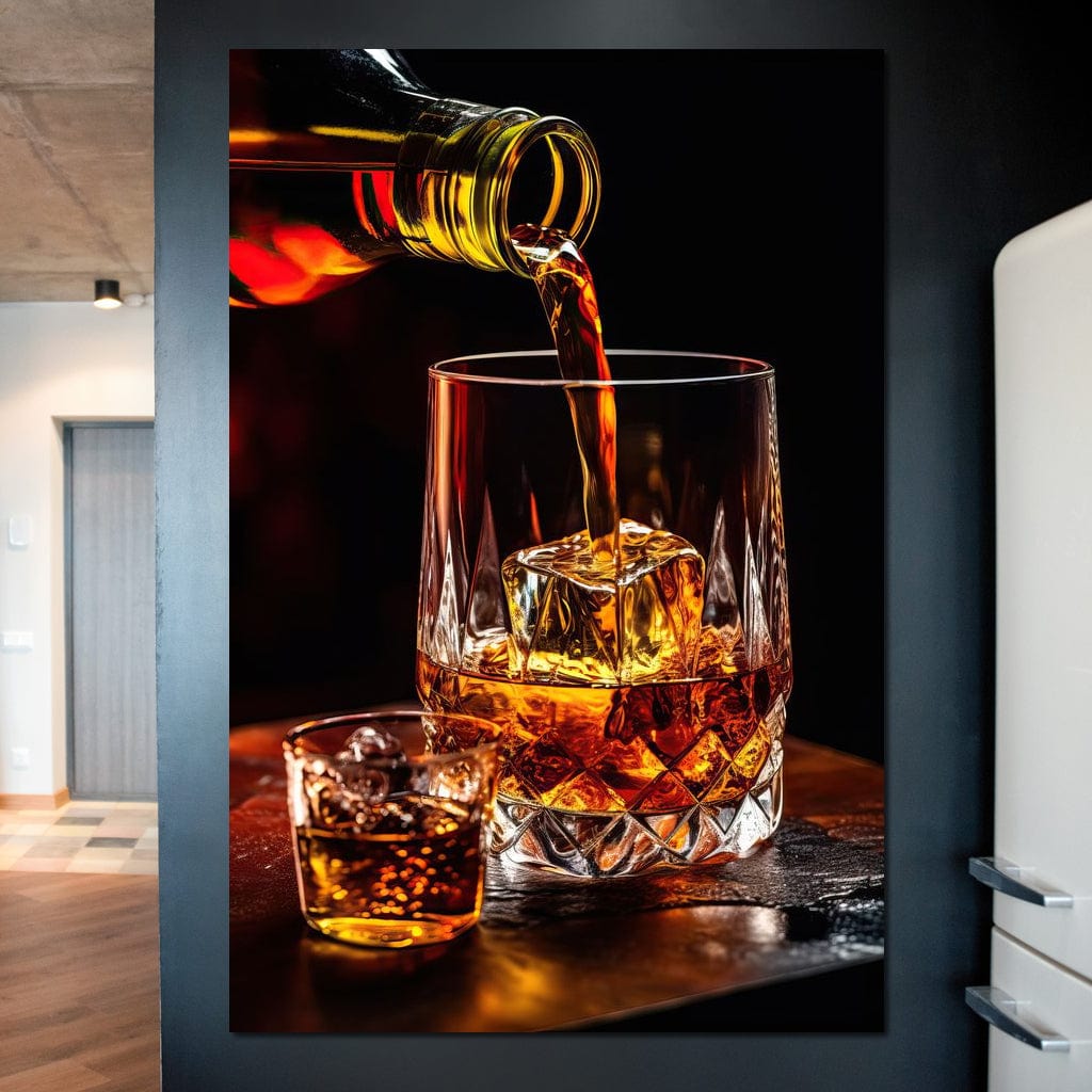 tablou canvas cu doua pahare de whisky in reflectii aurii elegante