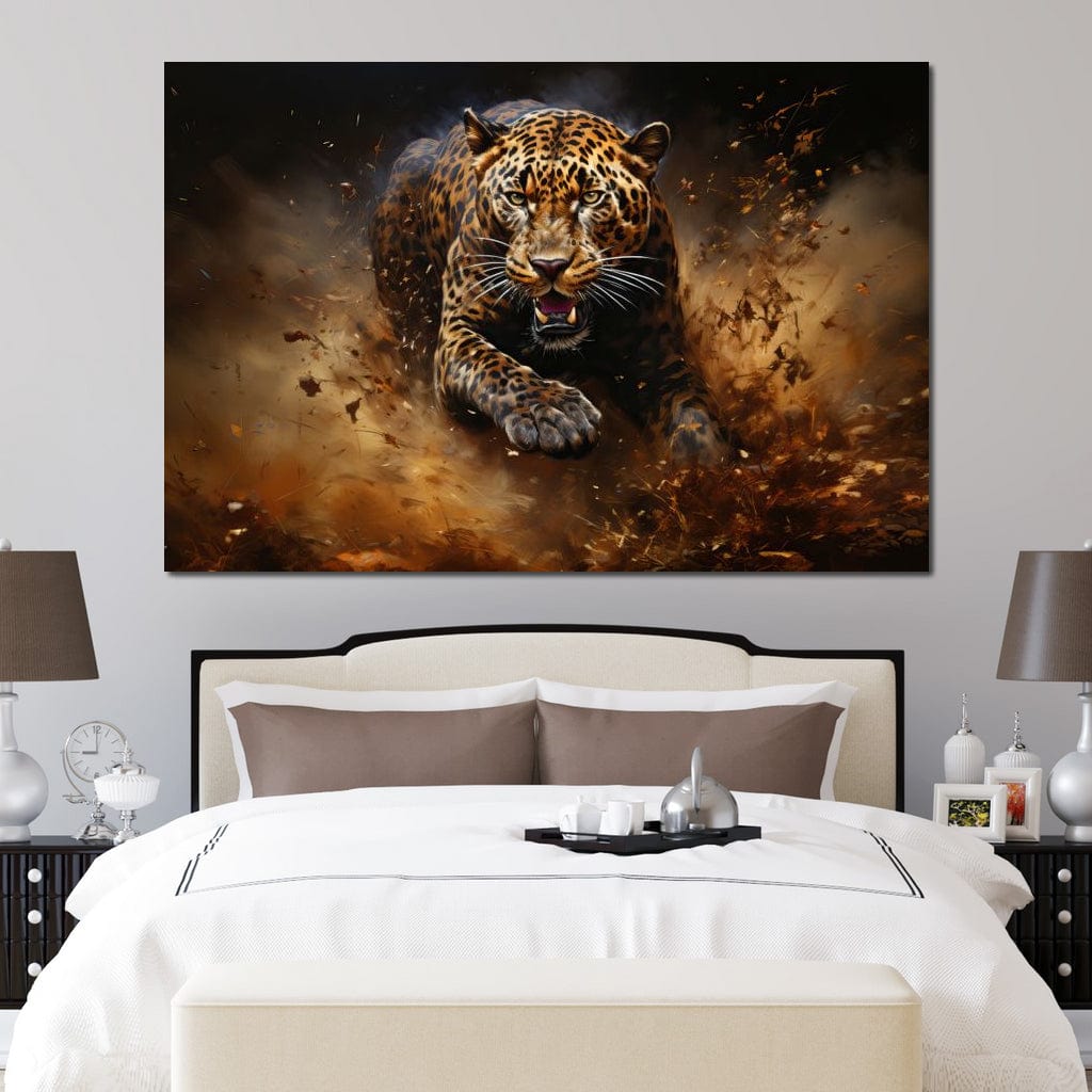 tablou canvas cu un leopard intr-un vartej de praf si frunze, surprins in moment de vanatoare