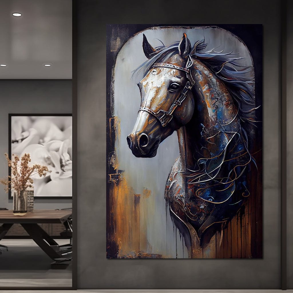 tablou canvas cu portretul unui cal maro, decorat cu ornamente argintii si pete de culoare albastra, pe fundal abstract pictat