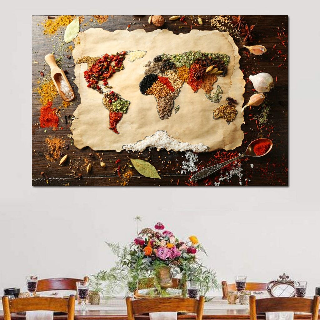 tablou canvas cu harta lumii decorata din mirodenii si condimente, pe o masa de lemn cu plante aromatice si ustensile de bucatarie