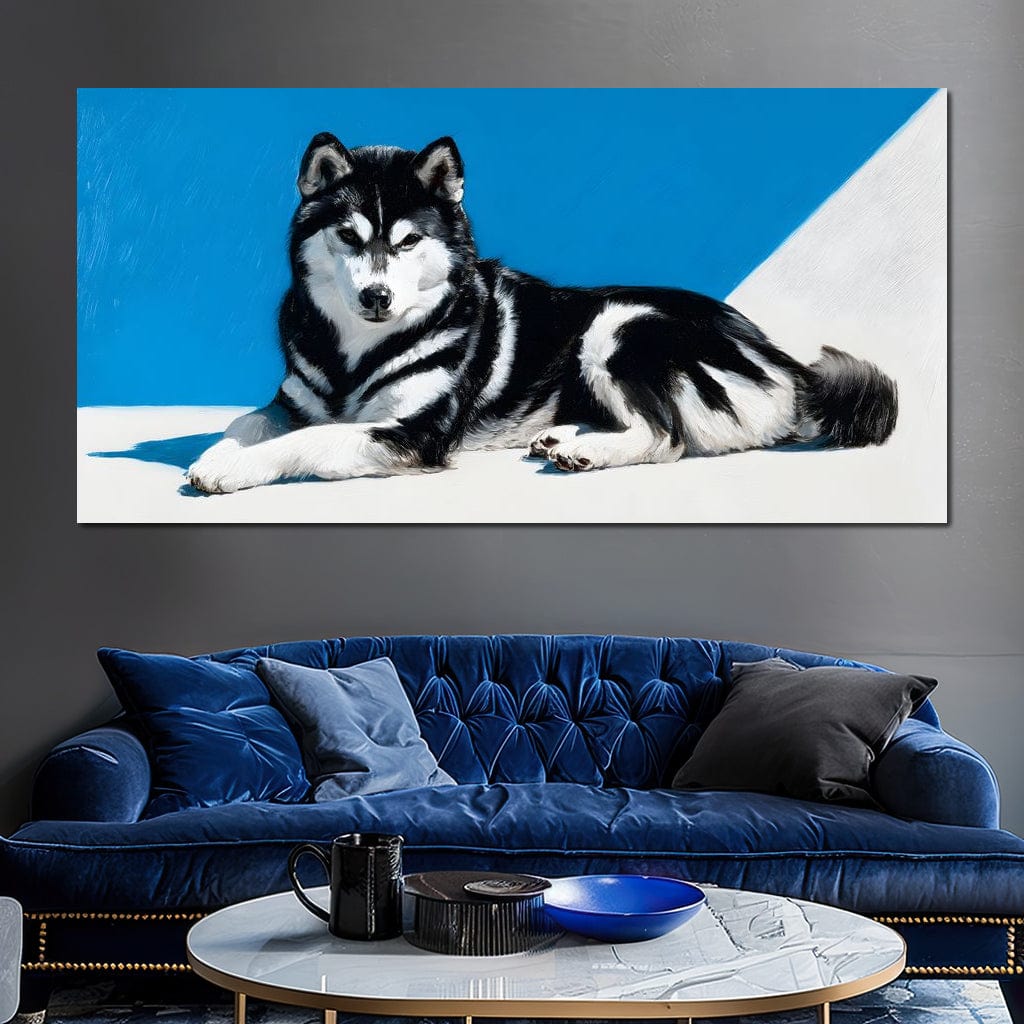 tablou canvas cu un caine husky alb si negru, stand relaxat, pictat pe fundal alb si albastru, cu accente moderne