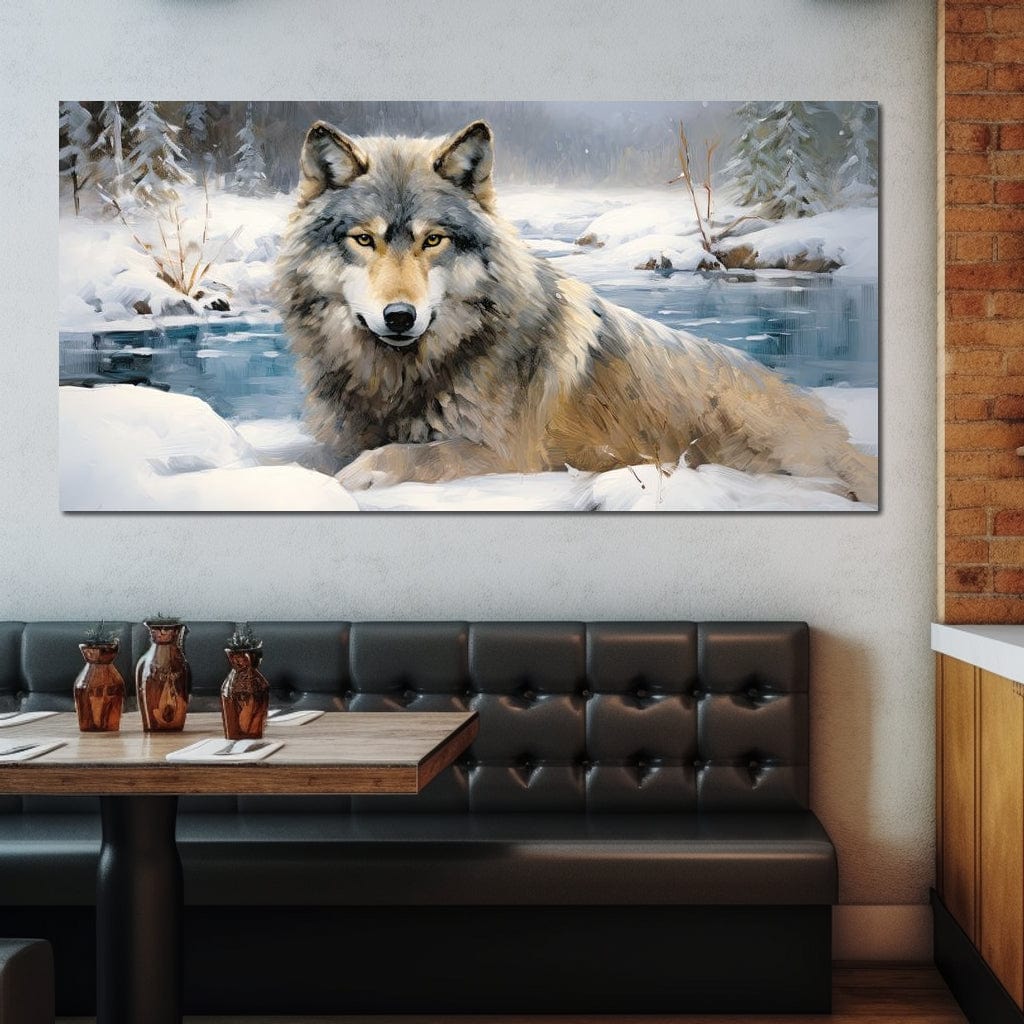 tablou canvas cu un lup in zapada, pe fundal cu peisaj de iarna si un lac inghetat