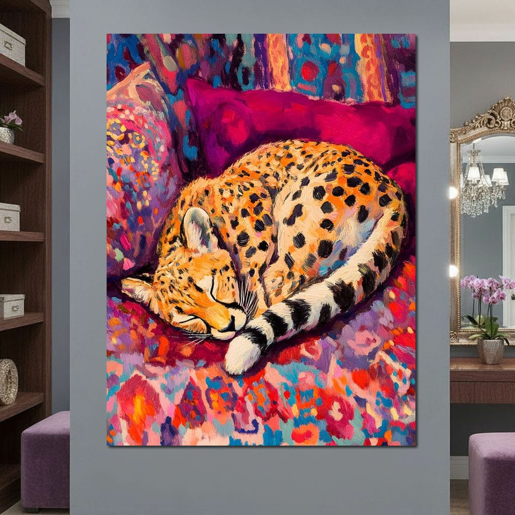 tablou canvas cu un ghepard adormit, pe o canapea cu paturi in nuante multiple de roz, portocaliu si violet