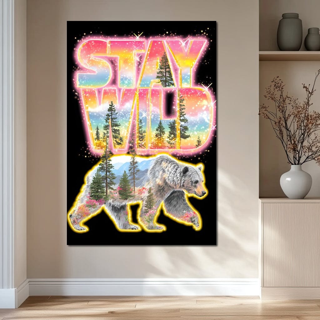 tablou canvas cu un urs cuprins de un peisaj de padure, cu un text motivational in nuante neon stralucitoare pe fundal negru