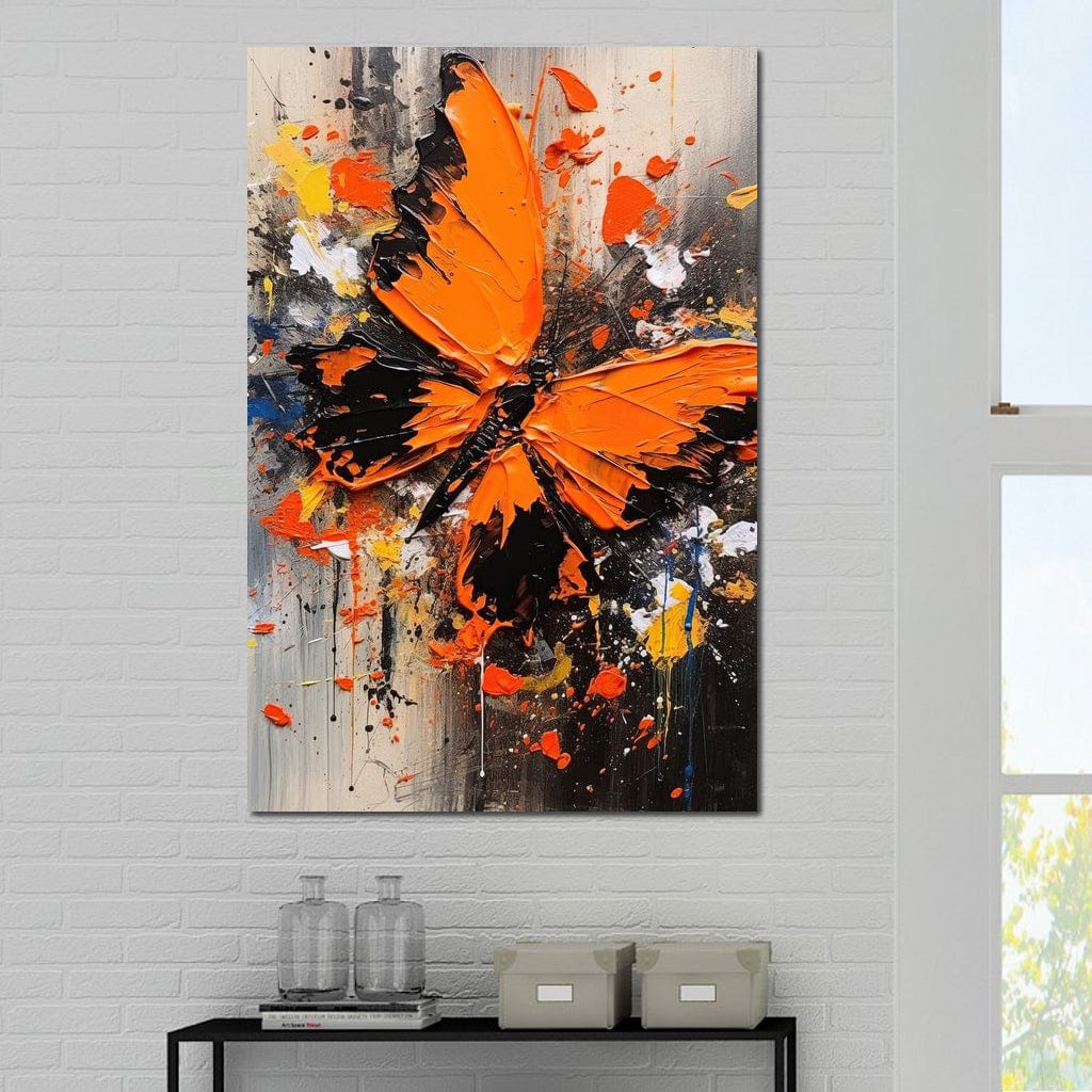 tablou canvas cu un fluture in nuante de portocaliu si negru, pe fundal abstract cu stropi de vopsea stil graffiti