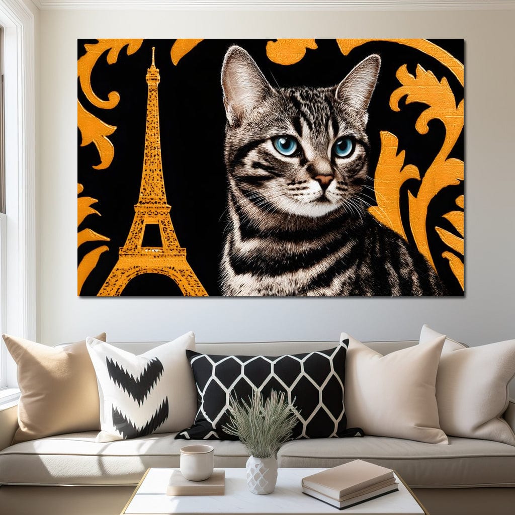 tablou canvas cu o pisica tigrata cu ochi albastri, pe fundal negru cu accente aurii stil baroc si Turnul Eiffel