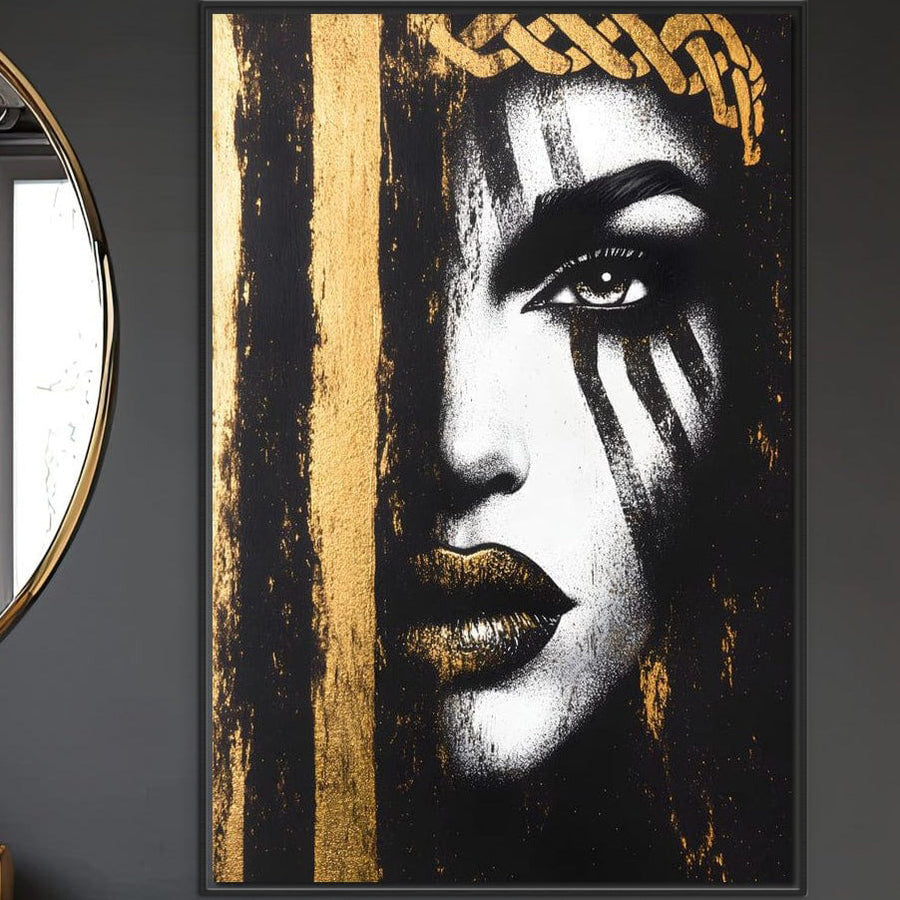 Adaugă o notă de mister și putere spațiului tău cu Tablou Canvas Premium G1148, Femeia din Umbre de LuxCanva®. Această imprimare expresivă prezintă chipul unei femei în negru, alb și auriu - ideală pentru decorarea biroului, livingului sau dormitorului.