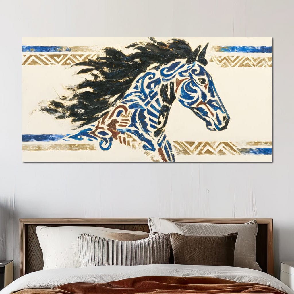 tablou canvas cu un cal pictat in nuante de negru, albastru si maro, pe fundal deschis cu accente aurii 