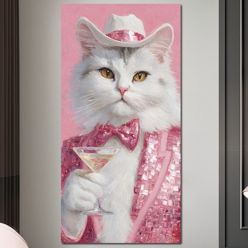 tablou canvas cu un motan alb imbracat intr-un costum roz cu paiete, si o palarie alba, tinand un pahar de martini