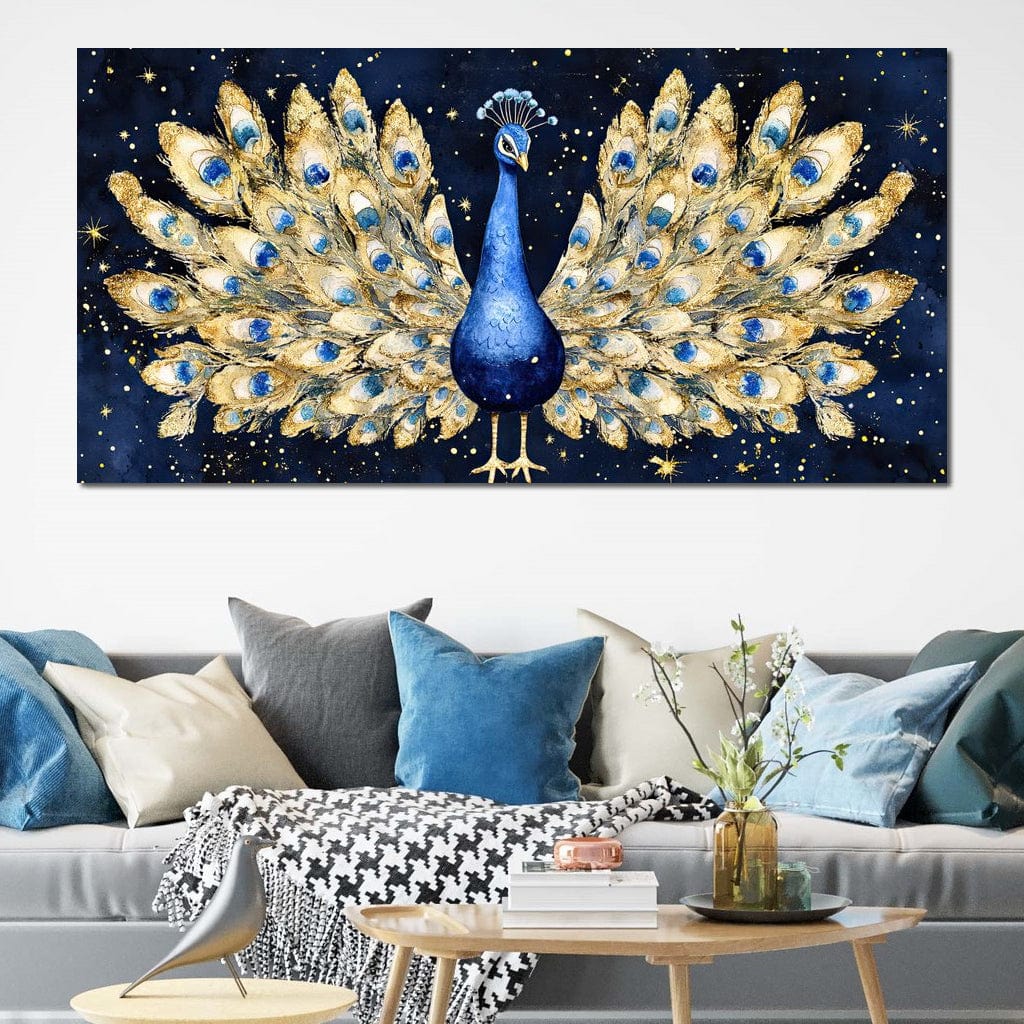 tablou canvas cu un paun elegant cu pene aurii, pe fundal albastru inchis si instelat