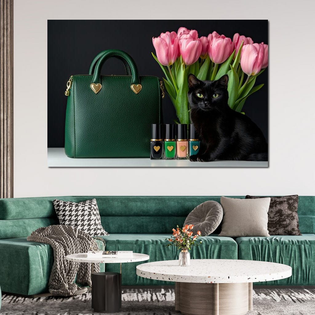 tablou canvas cu o pisica neagra langa o geanta verde smarald si sticlute de oja, pe fundal negru cu un buchet de lalele roz