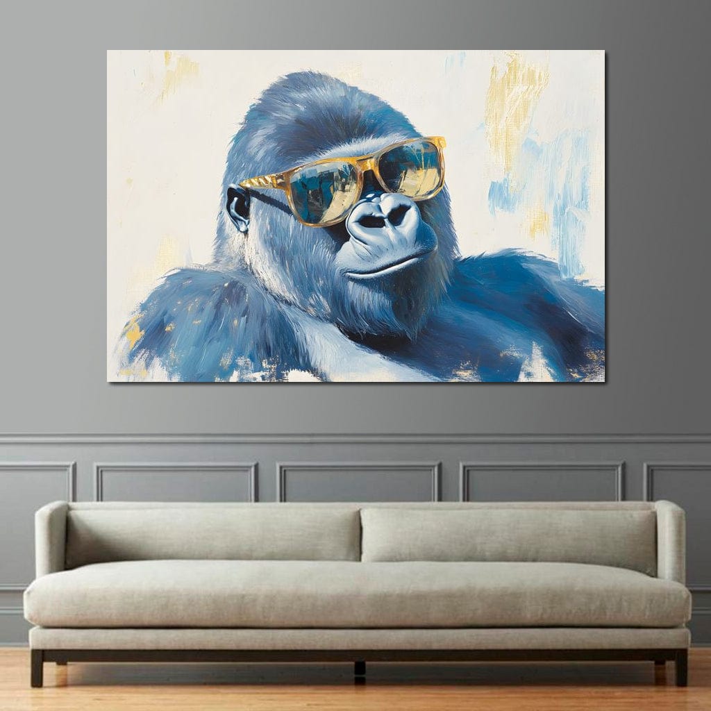 tablou canvas cu o gorila cu ochelari de soare aurii, pe fundal deschis cu accente aurii si albastre