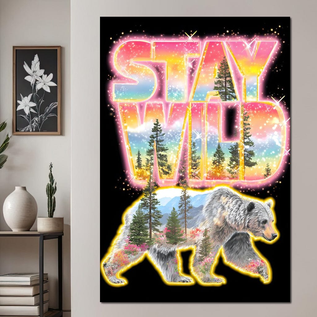 tablou canvas cu un urs cuprins de un peisaj de padure, cu un text motivational in nuante neon stralucitoare pe fundal negru